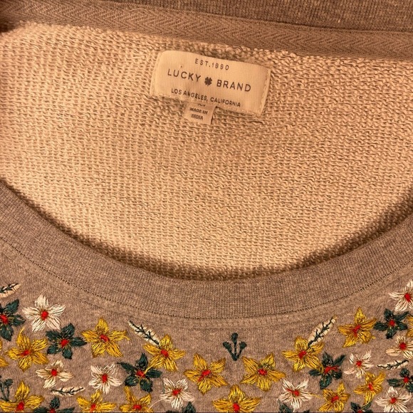 Lucky Brand Gray Cropped Embroidered Floral Design Sweatshirt Women's Size Med - Picture 5 of 5